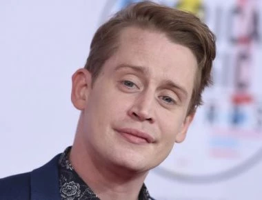 Ο «άγνωστος» αδερφός του Μακόλεϊ Κάλκιν - Έπαιζε στο «Μόνος στο σπίτι» και μοιάζουν εκπληκτικά (φώτο)